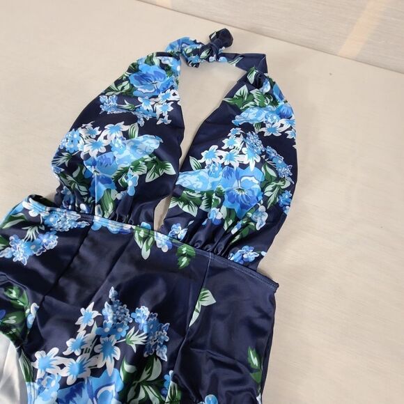 Plunge Deep V Neck One Piece Swimsuit  - Picture 4 of 6